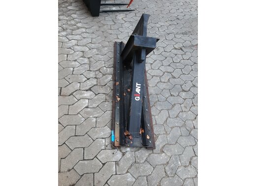 Giant Futter- und Schmutzschieber 1300mm